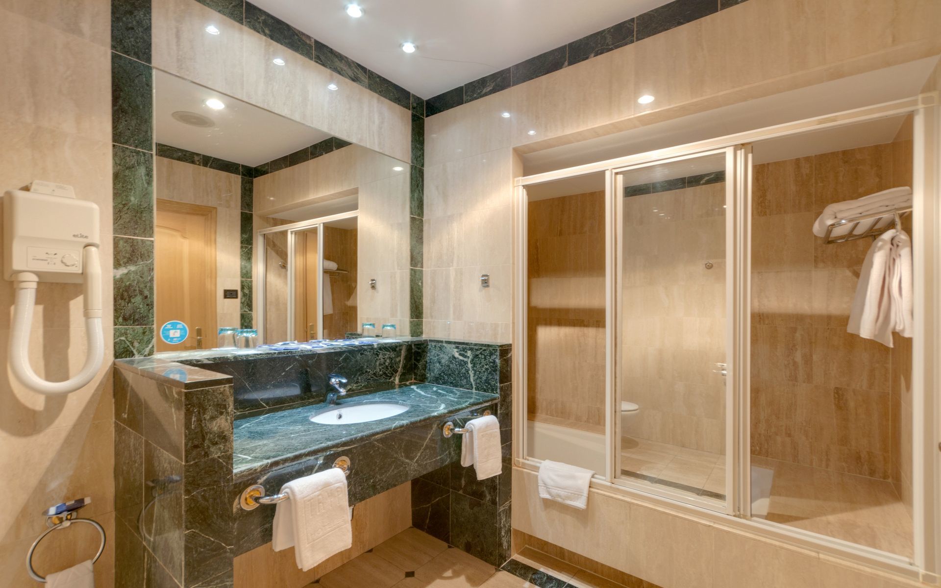 חטאפה Gran Hotel Los Angeles חדר תמונה