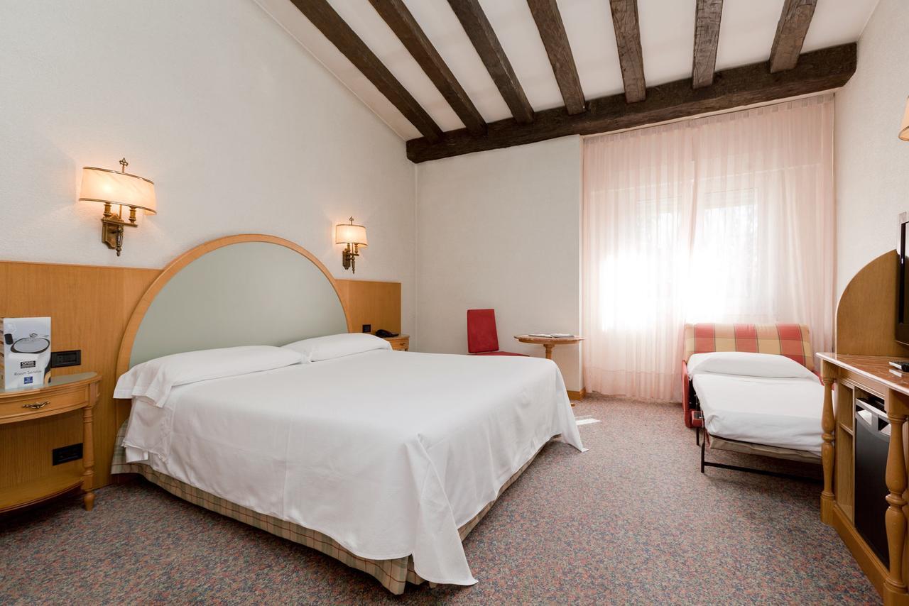 חטאפה Gran Hotel Los Angeles מראה חיצוני תמונה